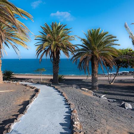 Luxury Estudio En Playa Roca A Primera Linea Del Mar Costa Teguise Exterior photo